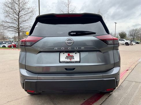 Used 2025 Nissan Rogue SV image 7