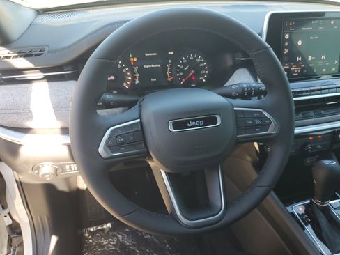 New 2026 Jeep Compass Latitude image 10