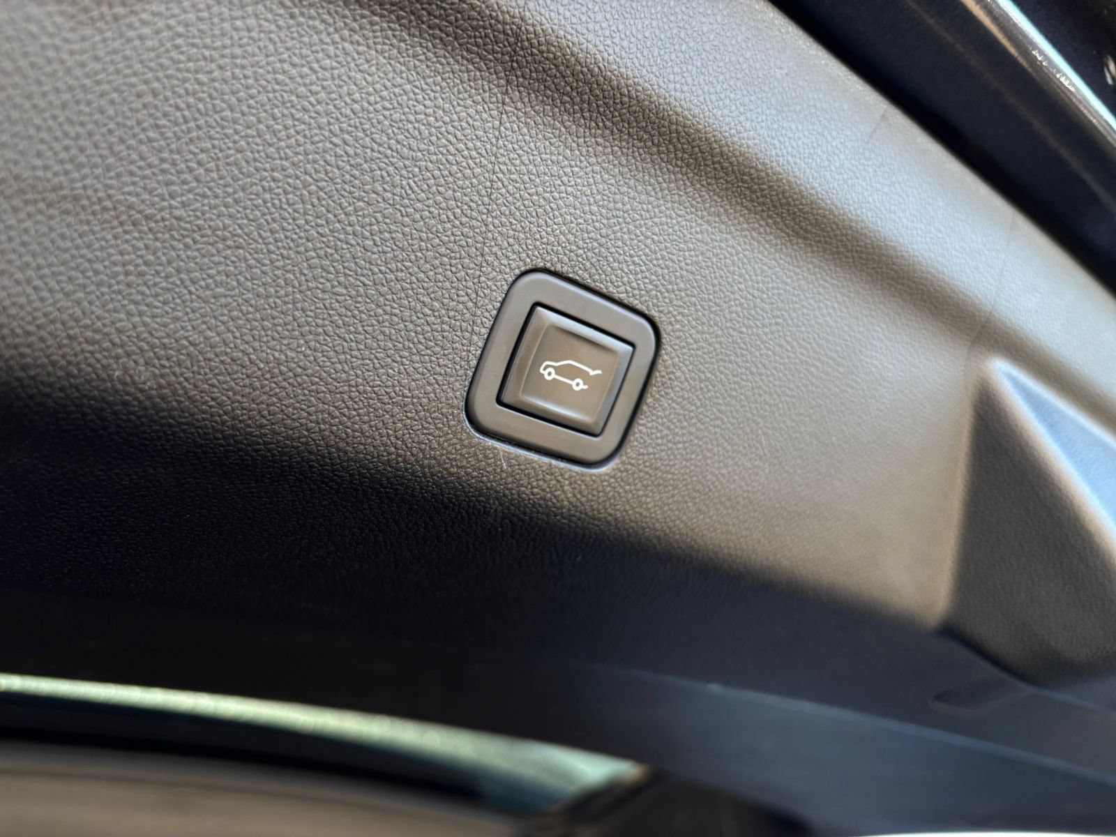 Used 2025 Chevrolet Tahoe Z71 AWD/4WD image 24
