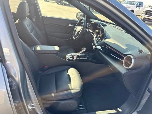 Used 2025 Chevrolet Trax RS w/ Sunroof Package FWD image 7