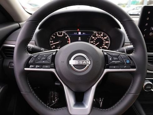 Certified 2025 Nissan Altima 2.5 SV w/ SV Premium Package FWD image 11