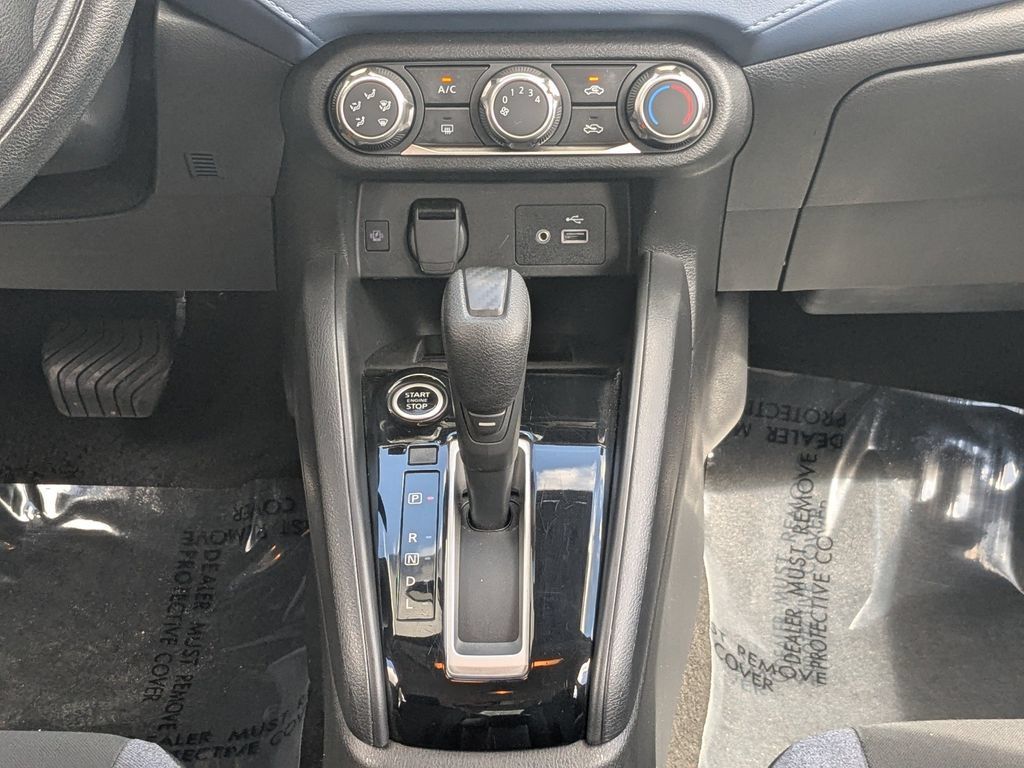 Used 2025 Nissan Versa SV FWD image 17