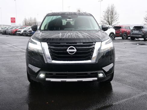 New 2025 Nissan Pathfinder Platinum image 3