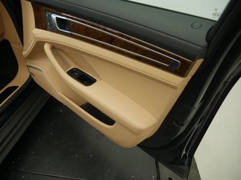 Certified 2023 Porsche Panamera 4 Platinum Edition AWD/4WD image 23