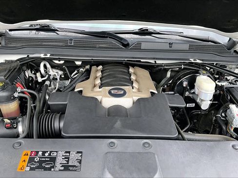 Used 2019 Cadillac Escalade ESV Luxury AWD/4WD image 31
