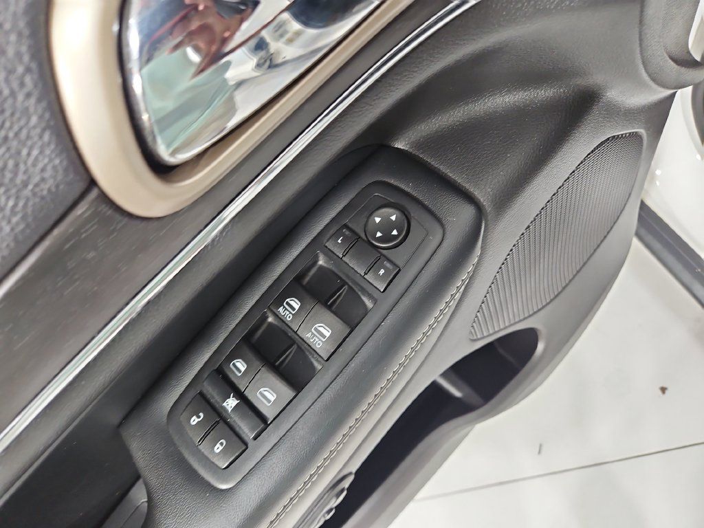 Used 2015 Jeep Grand Cherokee Limited AWD/4WD image 12