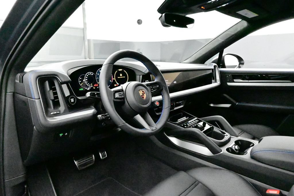 Certified 2026 Porsche Cayenne Turbo GT AWD/4WD image 4