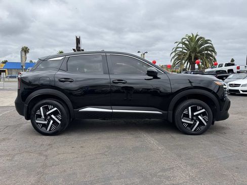 Used 2025 Nissan Kicks SV w/ Illumination Package FWD image 7
