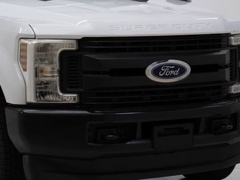 Used 2019 Ford F250 XL w/ Power Equipment Group AWD/4WD image 9
