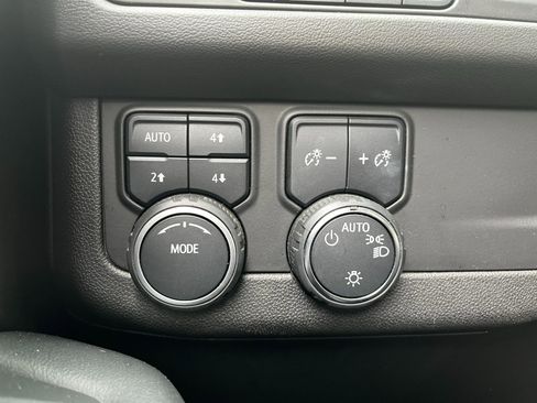 Used 2022 Chevrolet Tahoe Z71 image 25