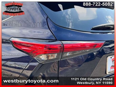 Used 2023 Toyota Highlander XLE AWD/4WD image 12