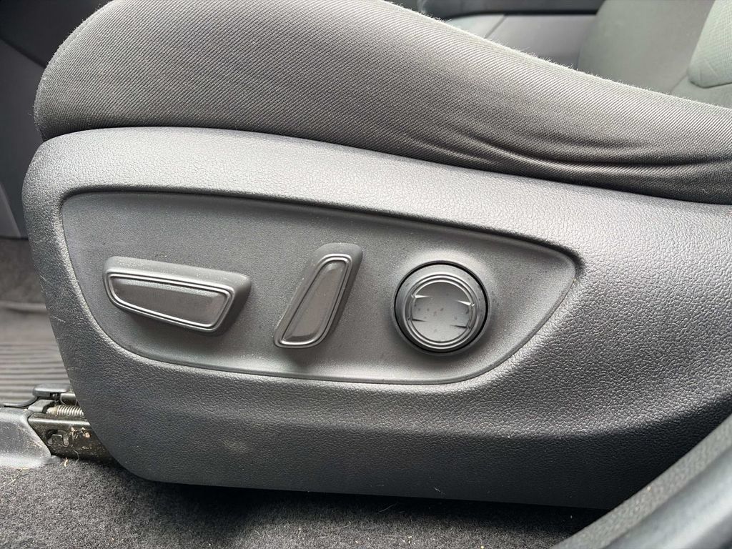 Used 2023 Toyota RAV4 XLE AWD/4WD image 19