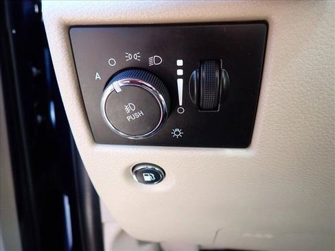 Used 2017 Jeep Grand Cherokee Limited w/ Luxury Group II AWD/4WD image 18