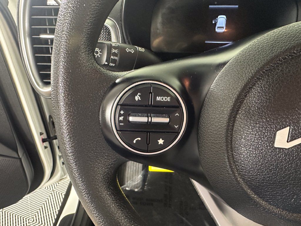 Used 2024 Kia Soul LX FWD image 22