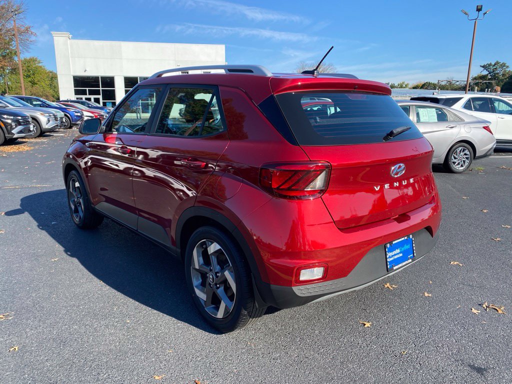 Certified 2024 Hyundai Venue Limited FWD image 8