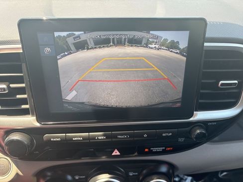 Used 2025 Hyundai Venue SEL FWD image 26