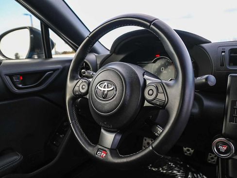 Used 2023 Toyota GR86 Premium image 16