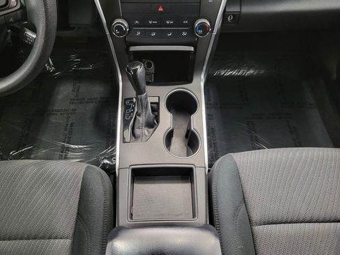 Used 2016 Toyota Camry LE image 18