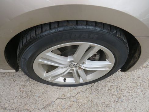 Used 2015 Volkswagen Passat TDI SE image 36