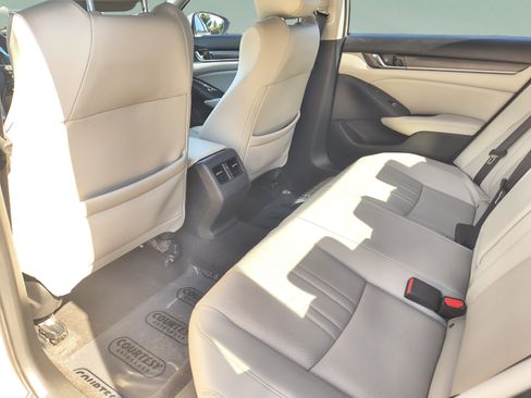 Used 2018 Honda Accord Touring image 15
