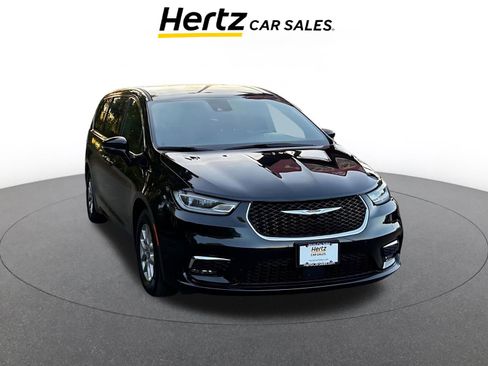 Used 2025 Chrysler Pacifica Select image 1