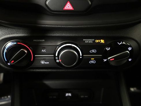 Used 2023 Kia Soul LX w/ LX Technology Package FWD image 44