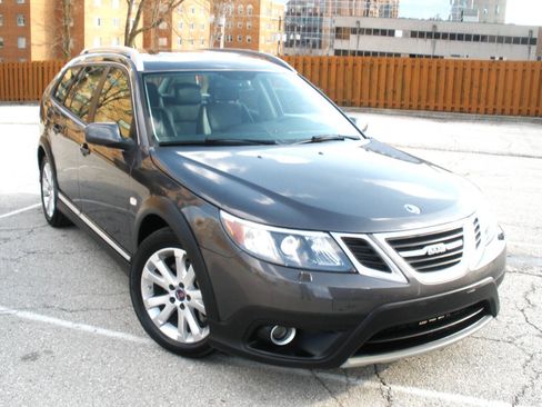Used 2011 Saab 9-3 X image 2