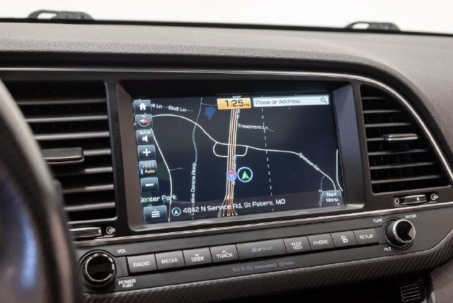 Used 2018 Hyundai Elantra Sport w/ Sport Premium Package 03 FWD image 17