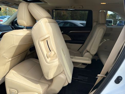 Used 2019 Toyota Highlander Limited image 23