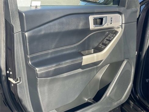 Certified 2022 Ford Explorer XLT w/ Equipment Group 202A image 21