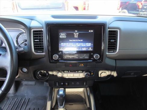 Used 2022 Nissan Frontier SV image 21