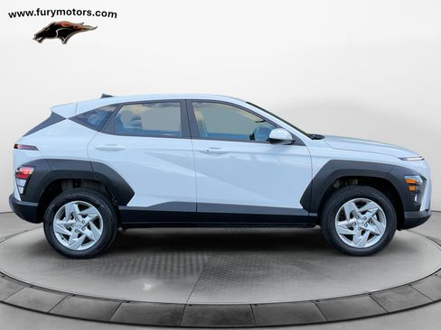 Used 2025 Hyundai Kona SE image 2