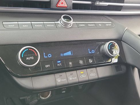 Used 2024 Hyundai Elantra SEL FWD image 35