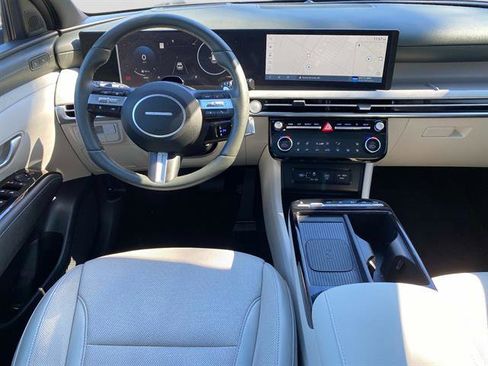 Used 2025 Hyundai Tucson Limited image 12