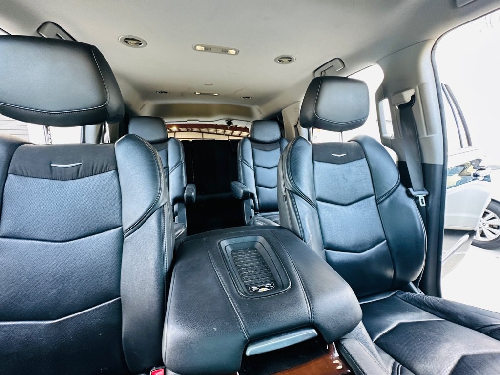 Used 2018 Cadillac Escalade 4WD image 29
