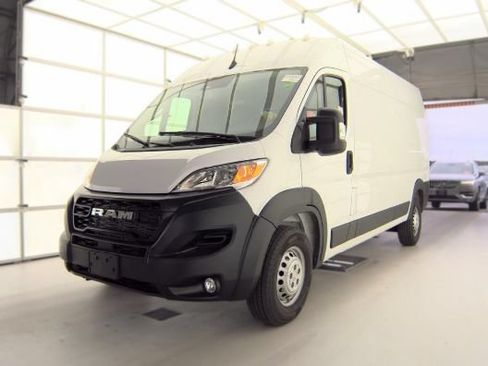 Used 2024 RAM ProMaster 2500 w/ Convenience Group FWD image 3