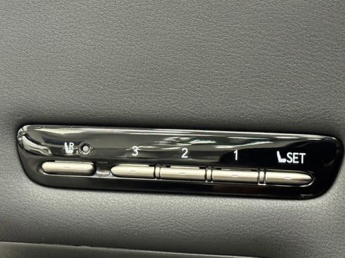 Used 2022 Lexus LS 500h AWD w/ Luxury Package image 22