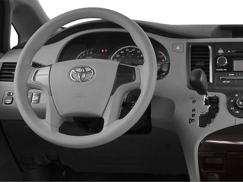 Used 2014 Toyota Sienna XLE FWD image 9