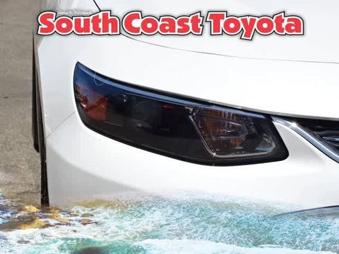 Used 2017 Chevrolet Malibu LT FWD image 5