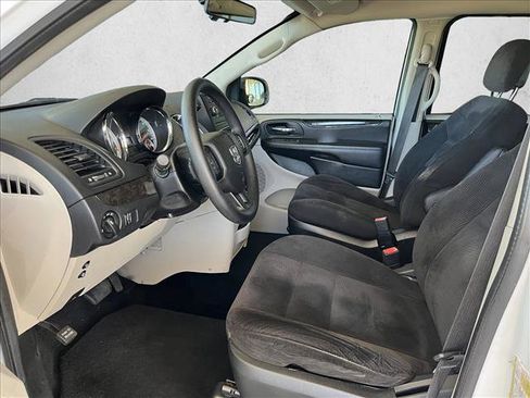 Used 2015 Dodge Grand Caravan SXT image 9