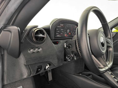 Used 2022 McLaren 720S Performance image 17