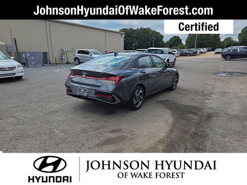 Used 2025 Hyundai Elantra Limited FWD image 13