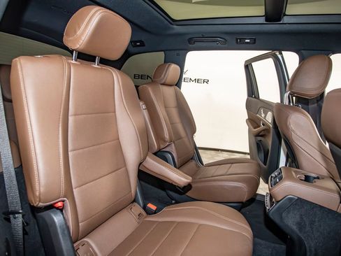 Used 2024 Mercedes-Benz GLS 450 4MATIC image 19