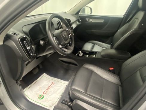 Certified 2025 Volvo XC40 B5 Plus image 10