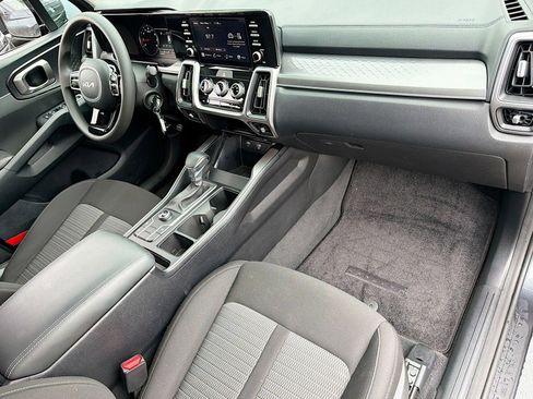 Used 2023 Kia Sorento LX FWD image 15