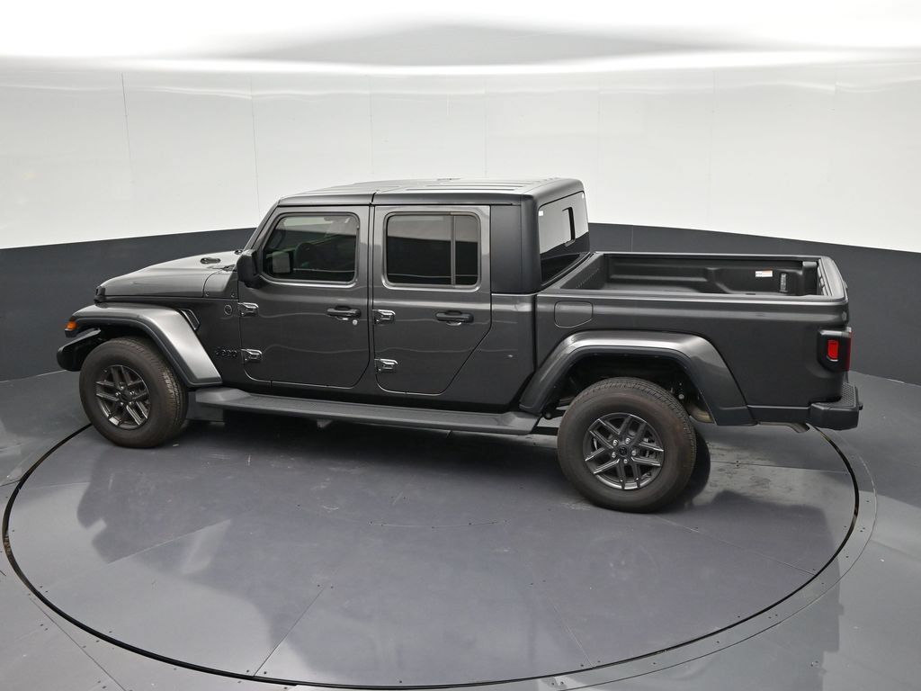 Used 2025 Jeep Gladiator Sport AWD/4WD image 24