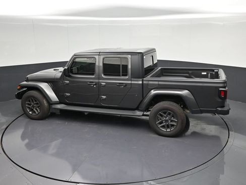 Used 2025 Jeep Gladiator Sport AWD/4WD image 24