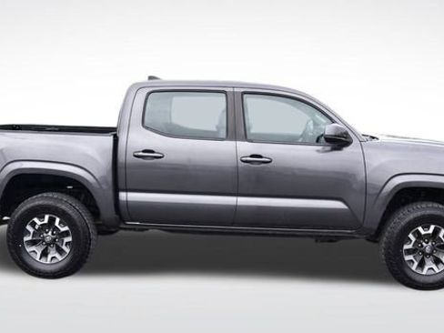 Used 2018 Toyota Tacoma SR image 5