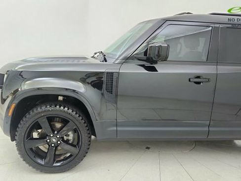 Used 2024 Land Rover Defender 110 S AWD/4WD image 9