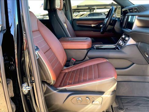 Certified 2023 GMC Yukon XL Denali Ultimate image 8